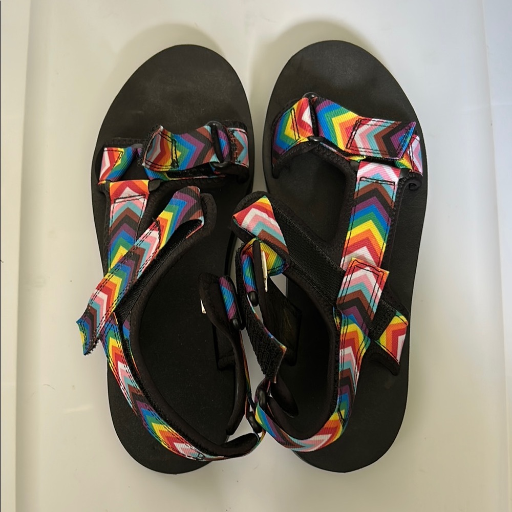 Black Sandals with Adjustable Straps and Comfort Design